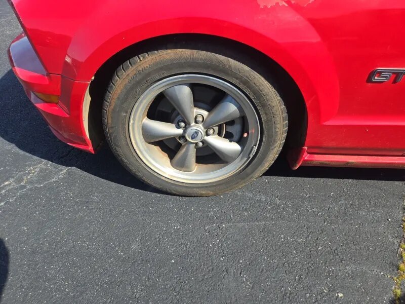 2005 Ford Mustang - $8,295
