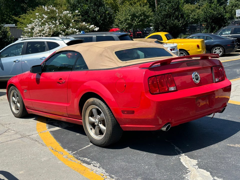 2005 Ford Mustang - $8,295