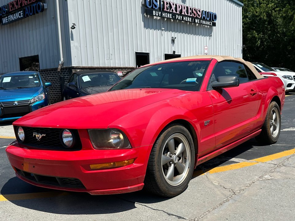 2005 Ford Mustang - $8,295