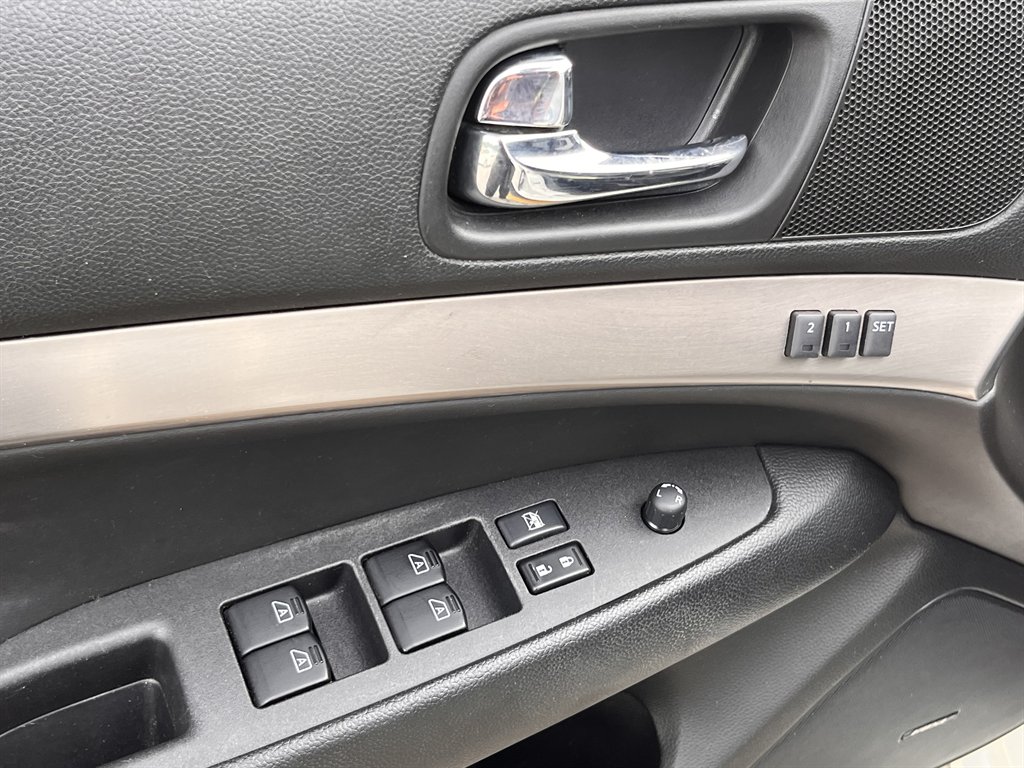2013 INFINITI G - $12,995