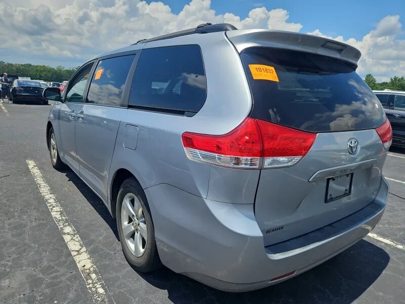 2014 Toyota Sienna - $9,255