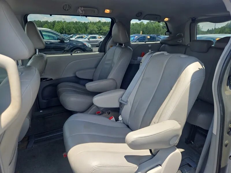 2014 Toyota Sienna - $9,255