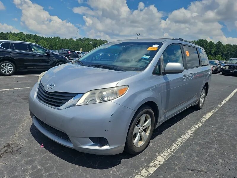 2014 Toyota Sienna - $9,255