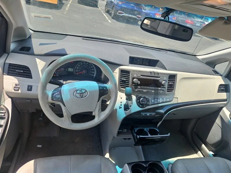 2014 Toyota Sienna - $9,255