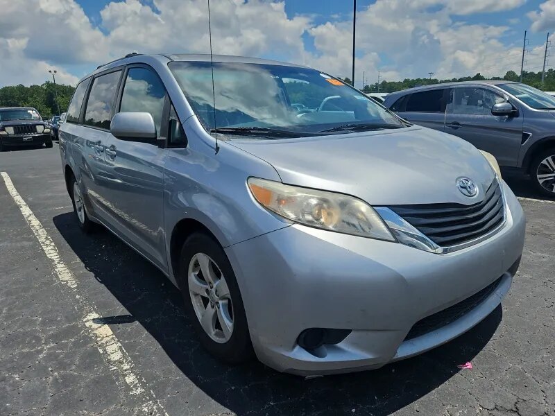 2014 Toyota Sienna - $9,255