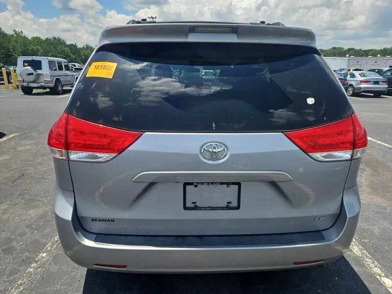 2014 Toyota Sienna - $9,255