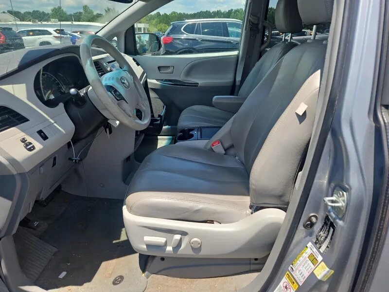2014 Toyota Sienna - $9,255