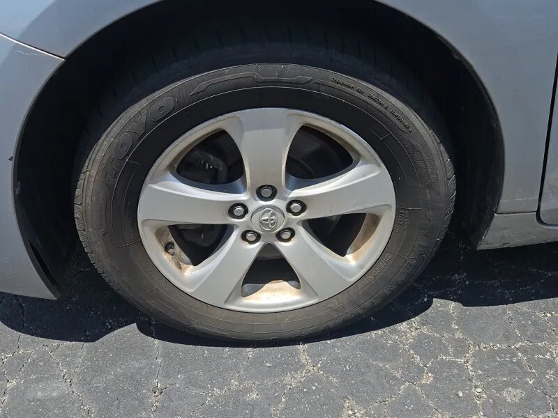 2014 Toyota Sienna - $9,255