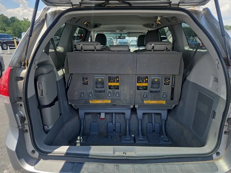 2014 Toyota Sienna - $9,255