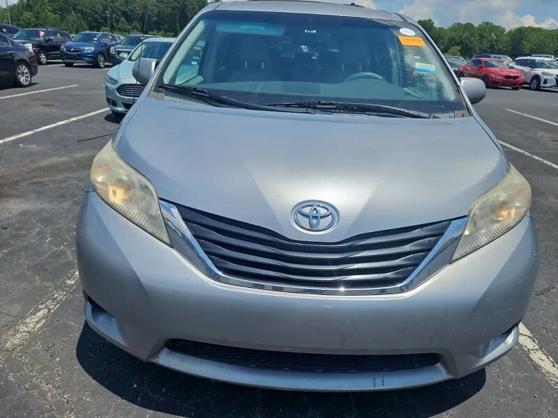 2014 Toyota Sienna - $9,255