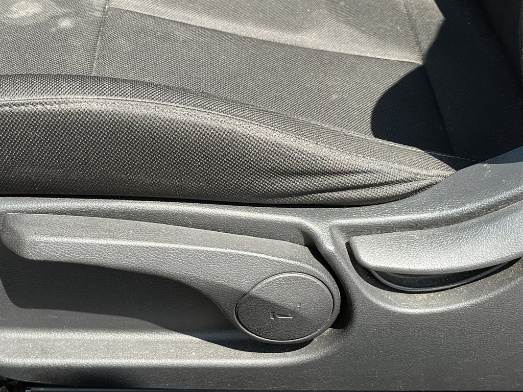 2017 Hyundai Veloster - $6,995