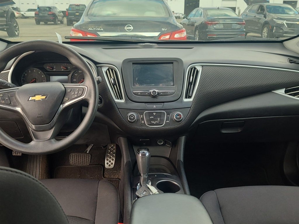 2017 Chevrolet Malibu - $8,995