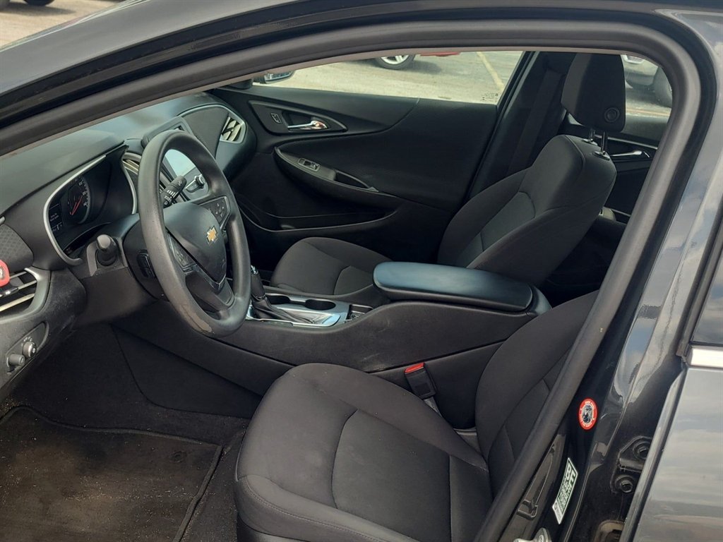 2017 Chevrolet Malibu - $8,995