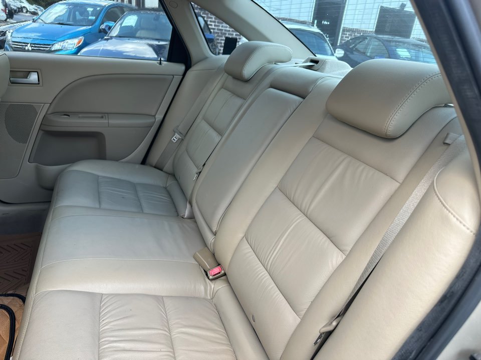 2005 Ford Five Hundred - $5,995
