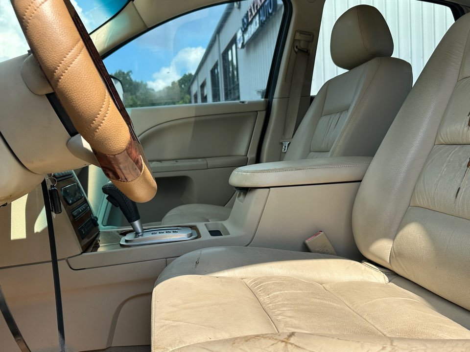 2005 Ford Five Hundred - $5,995
