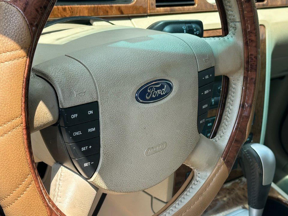 2005 Ford Five Hundred - $5,995
