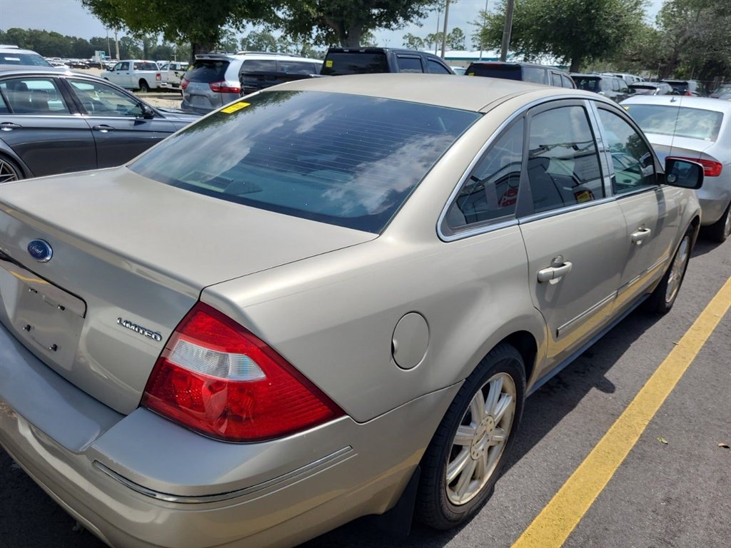 2005 Ford Five Hundred - $5,995