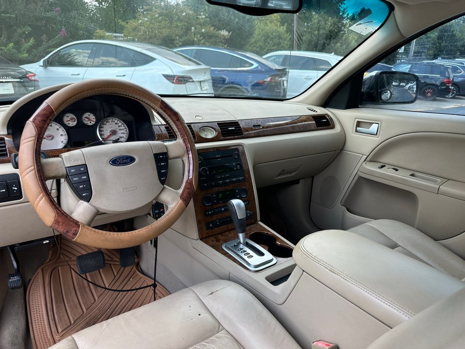 2005 Ford Five Hundred - $5,995
