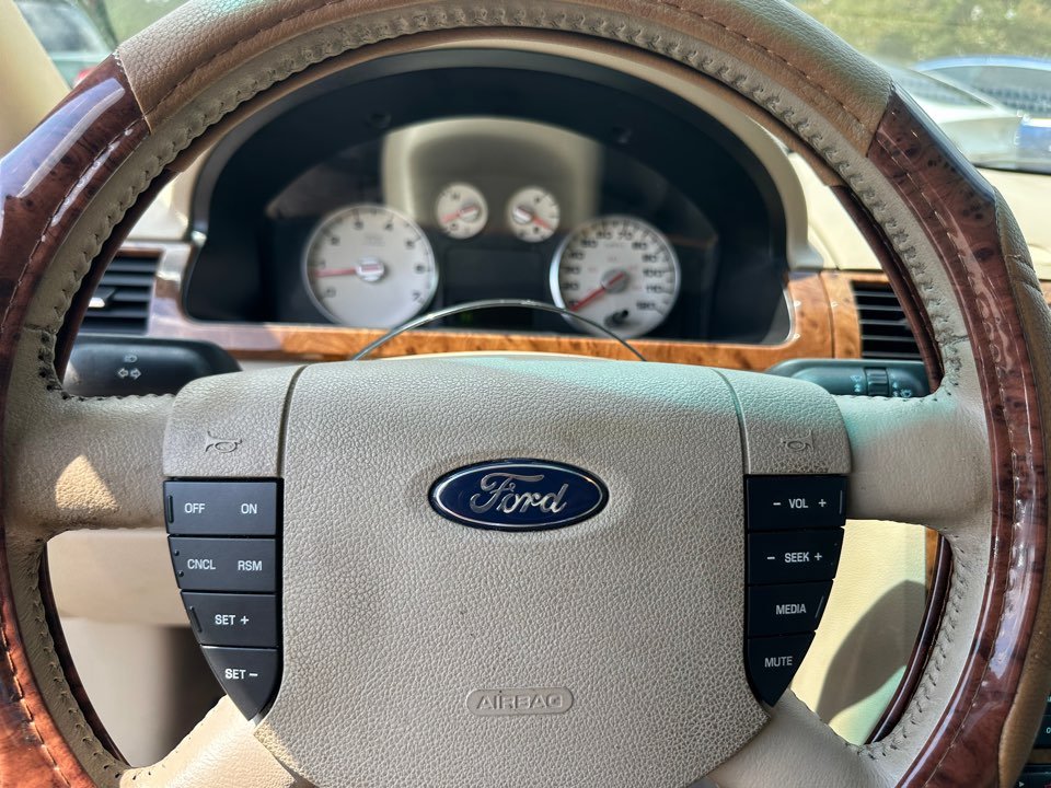 2005 Ford Five Hundred - $5,995