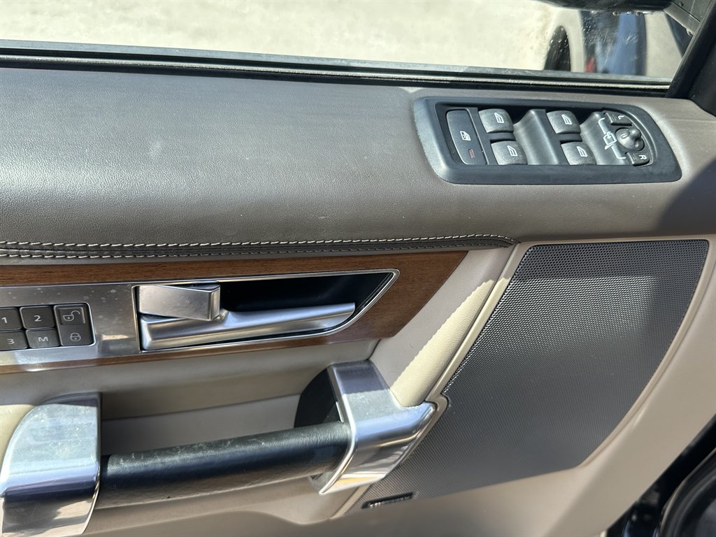 2016 Land Rover LR4 - $10,995