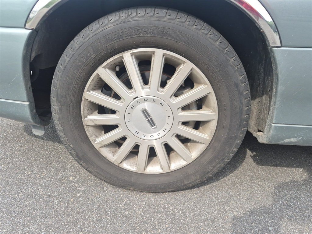 2004 Lincoln Town Car