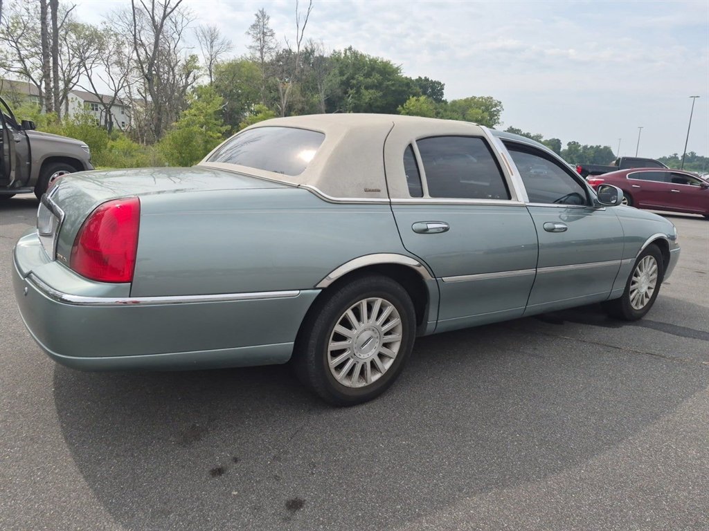 2004 Lincoln Town Car