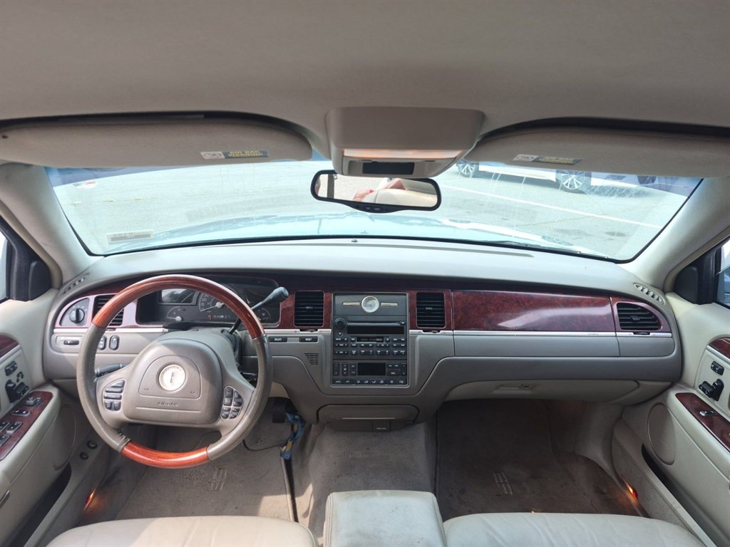 2004 Lincoln Town Car