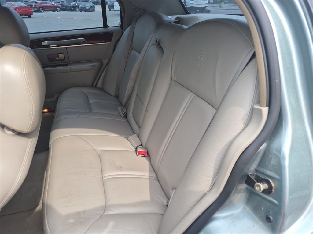 2004 Lincoln Town Car