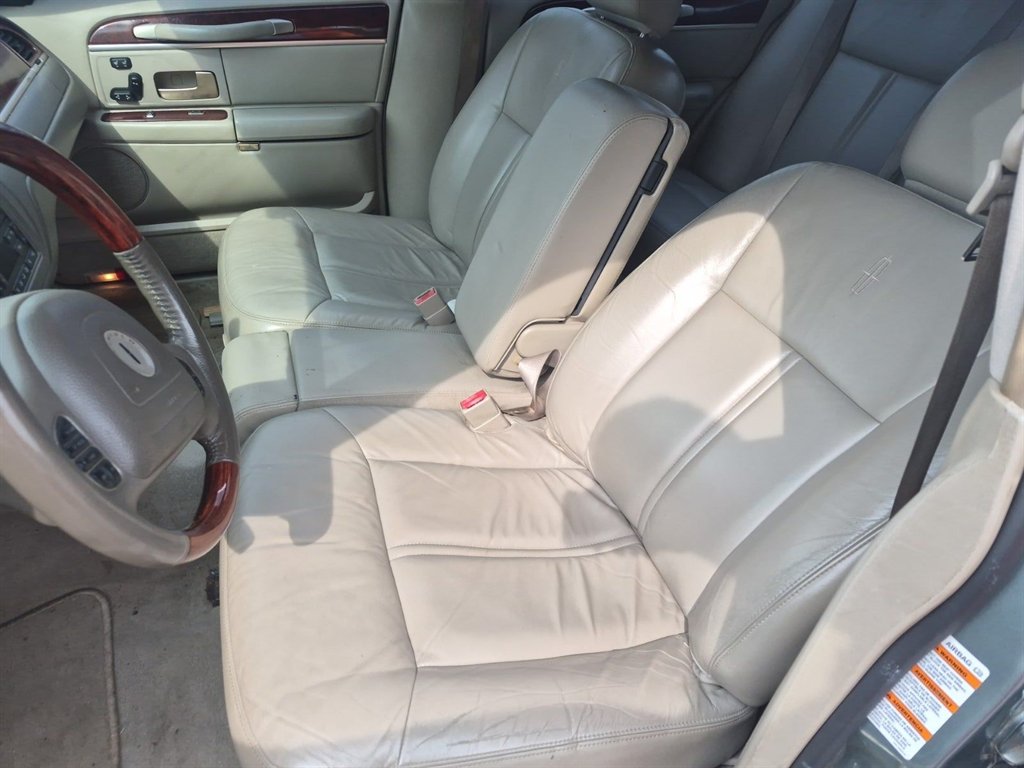 2004 Lincoln Town Car
