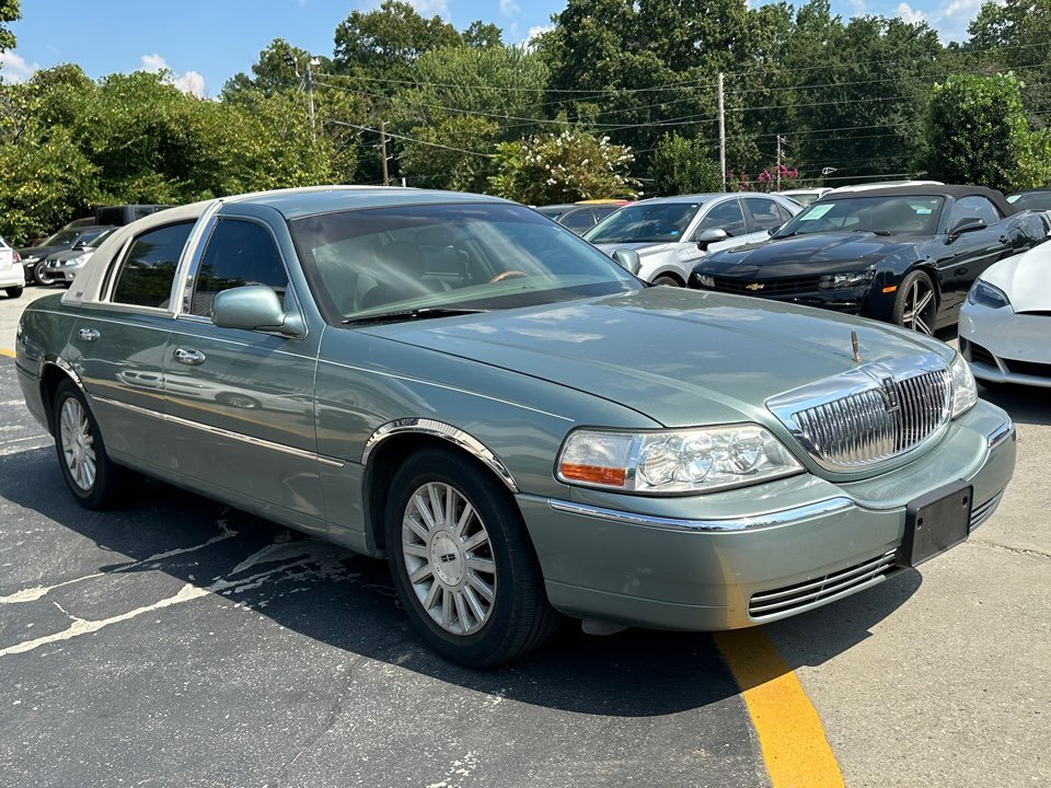 2004 Lincoln Town Car - $7,995