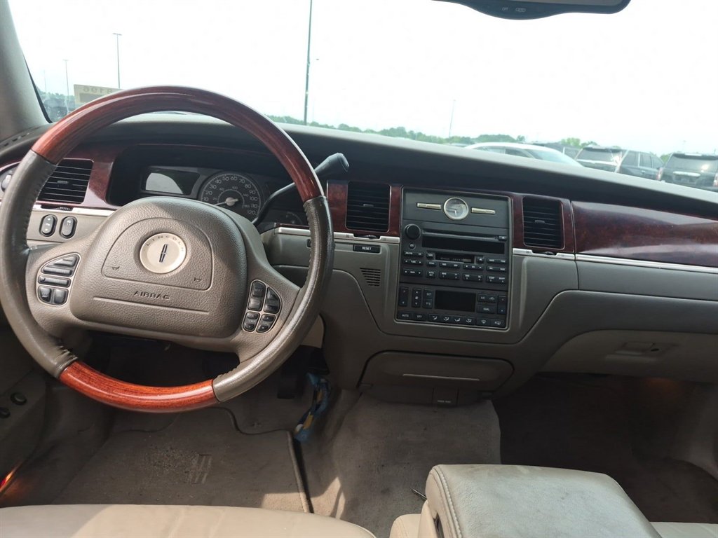 2004 Lincoln Town Car