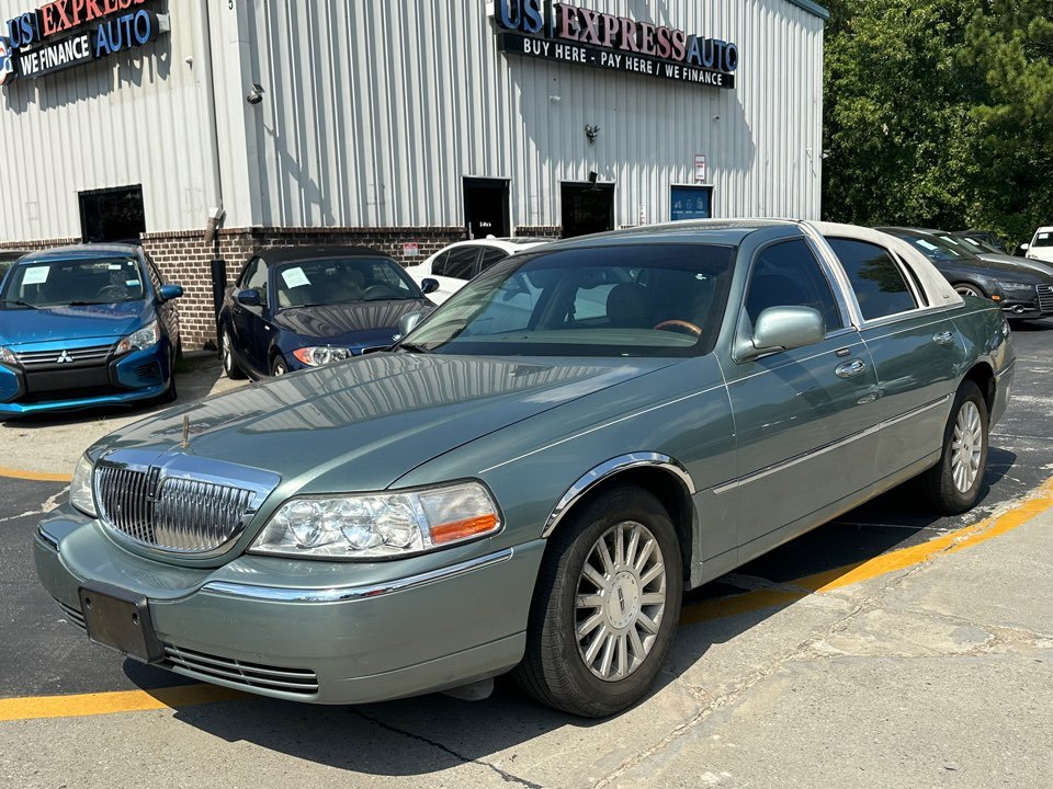 2004 Lincoln Town Car - $7,995