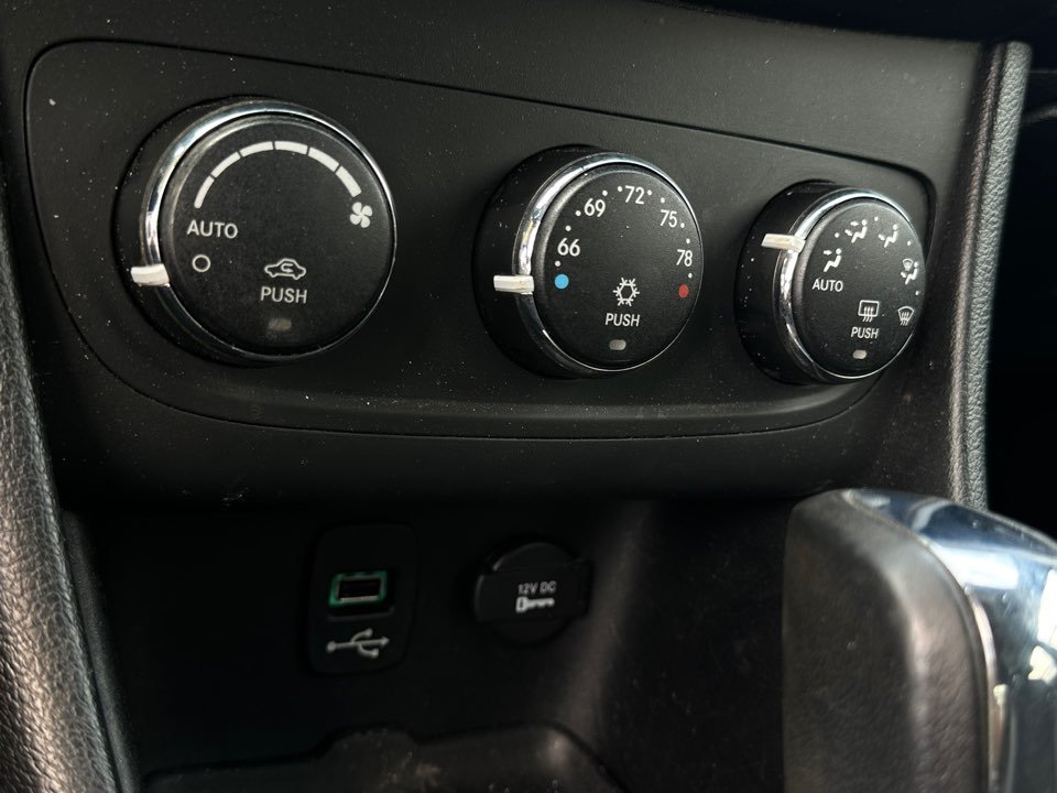 2012 Dodge Avenger - $5,995