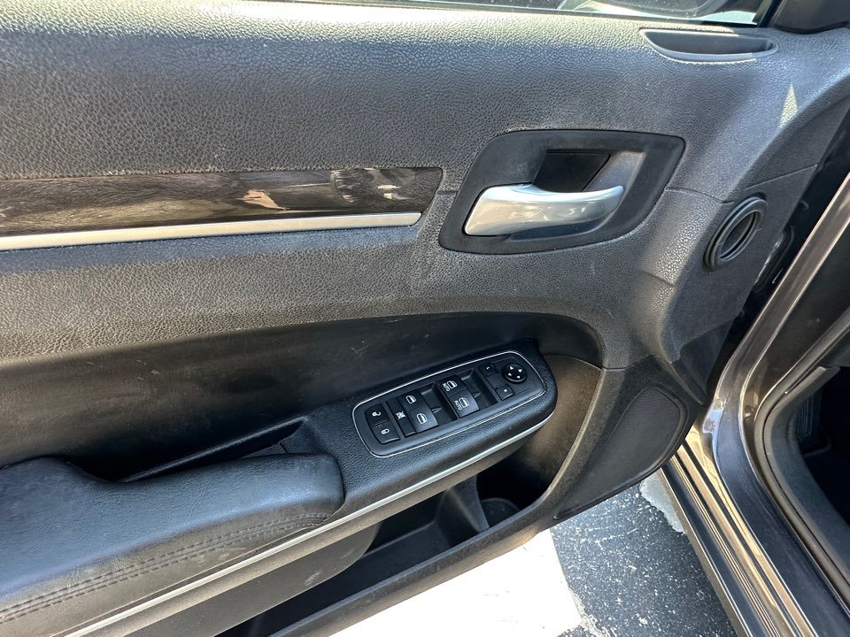 2021 Chrysler 300 - $13,995