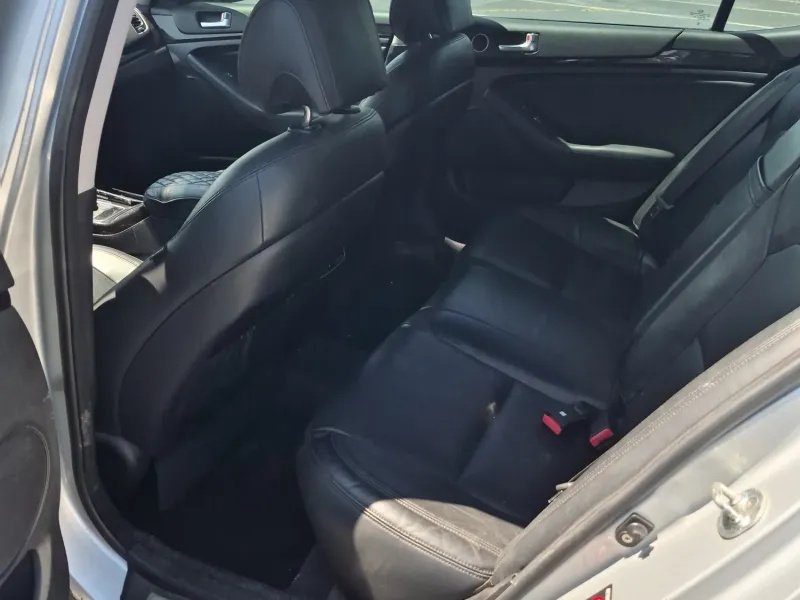 2016 Kia Cadenza - $7,935
