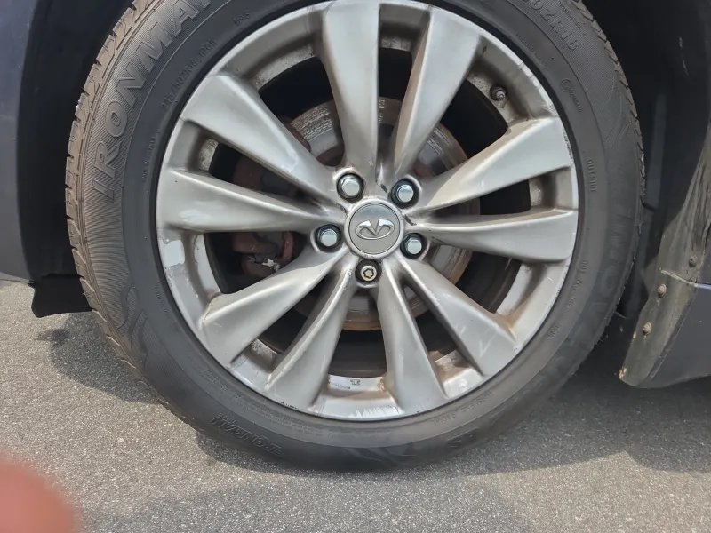 2011 INFINITI M - $5,265