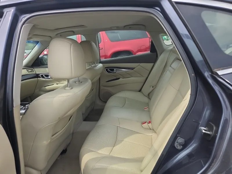 2011 INFINITI M - $5,265