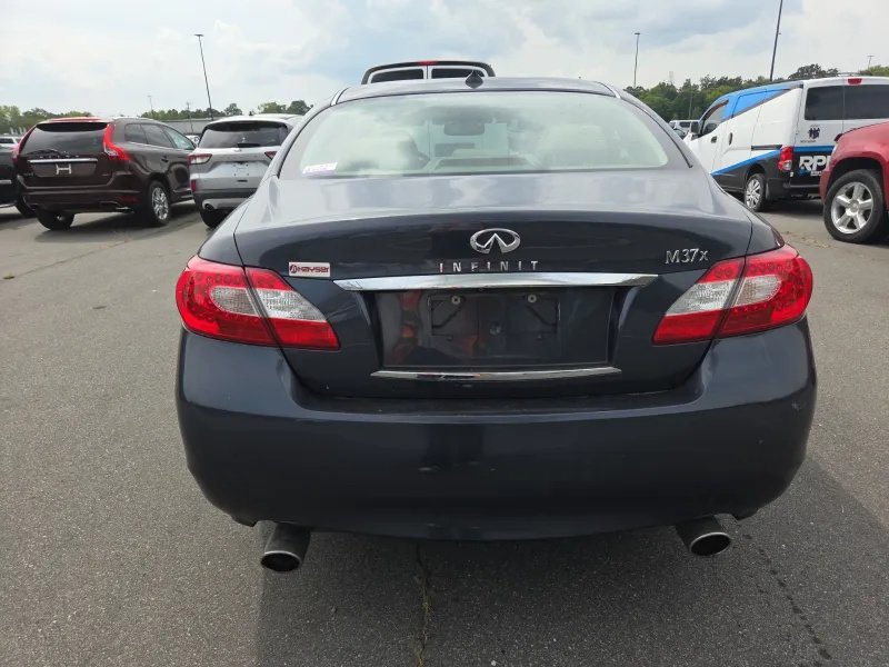 2011 INFINITI M - $5,265