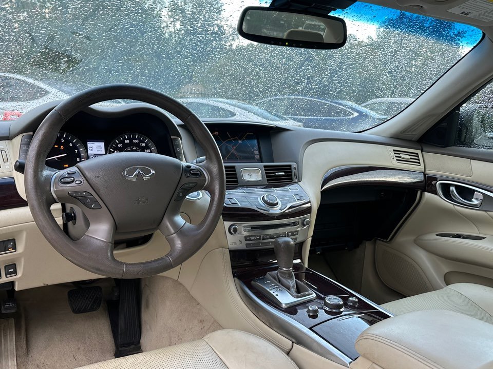 2011 INFINITI M - $5,265