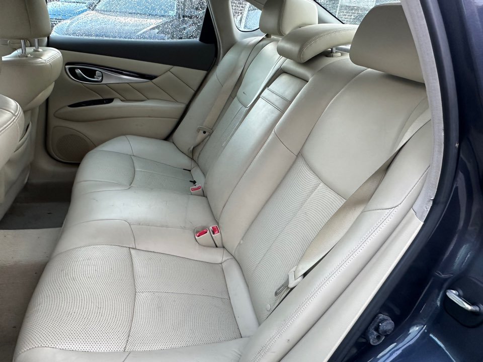 2011 INFINITI M - $5,265