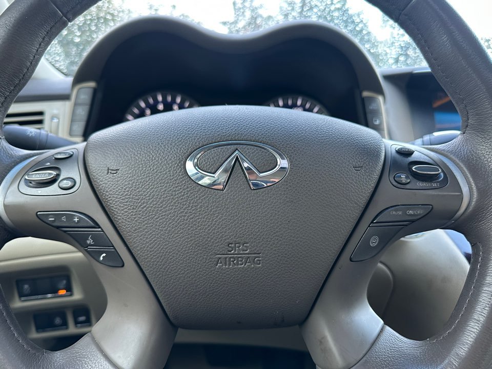 2011 INFINITI M - $5,265