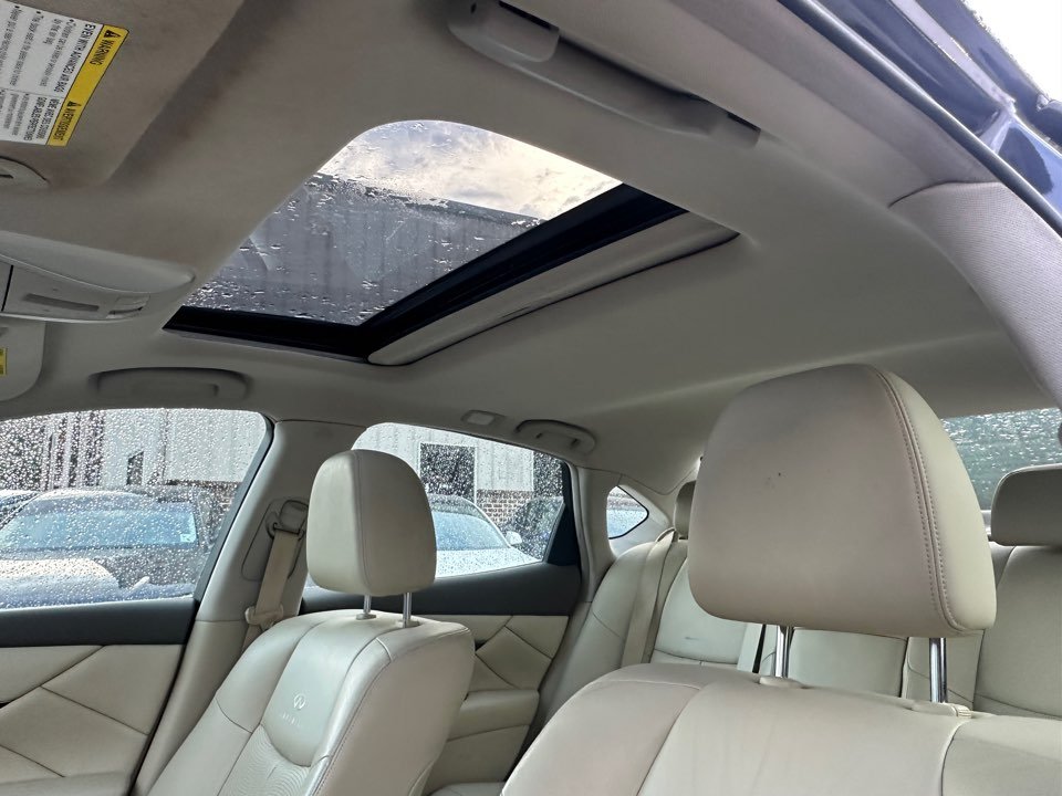 2011 INFINITI M - $5,265