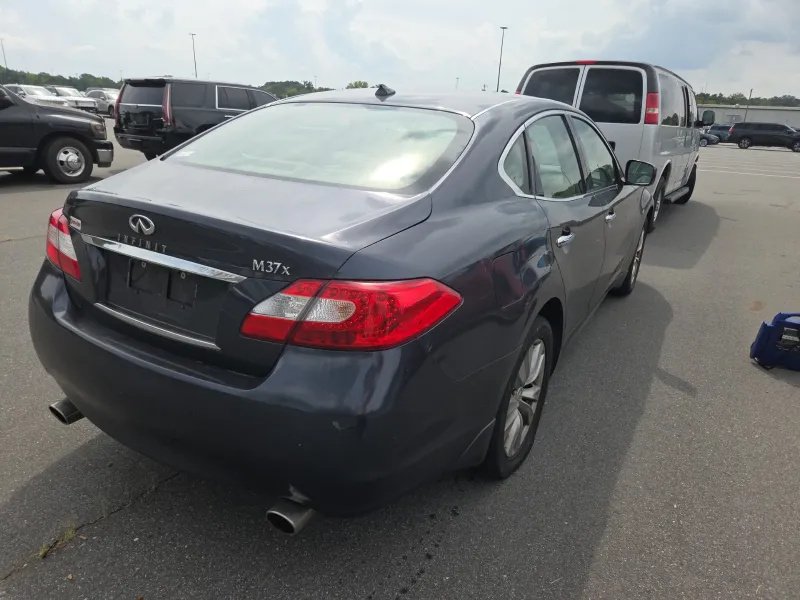 2011 INFINITI M - $5,265