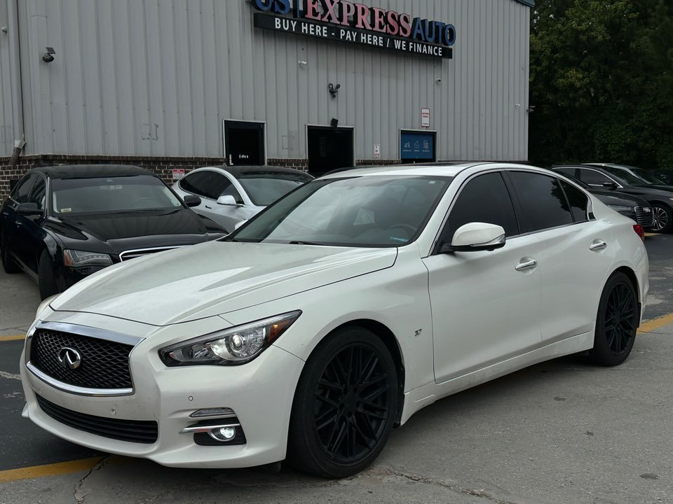 White 2014 INFINITI Q50 Sedan Rear-Wheel Drive Automatic