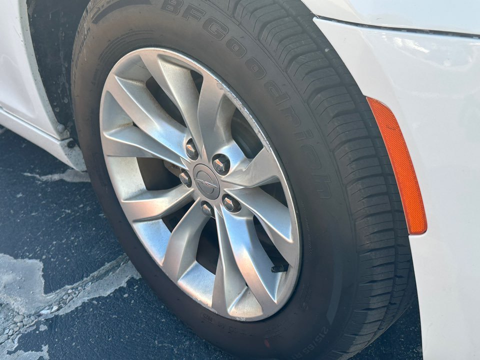 2015 Chrysler 300 - $8,228