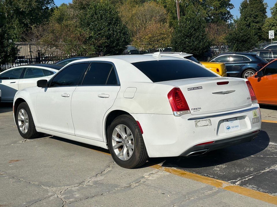 2015 Chrysler 300 - $8,228