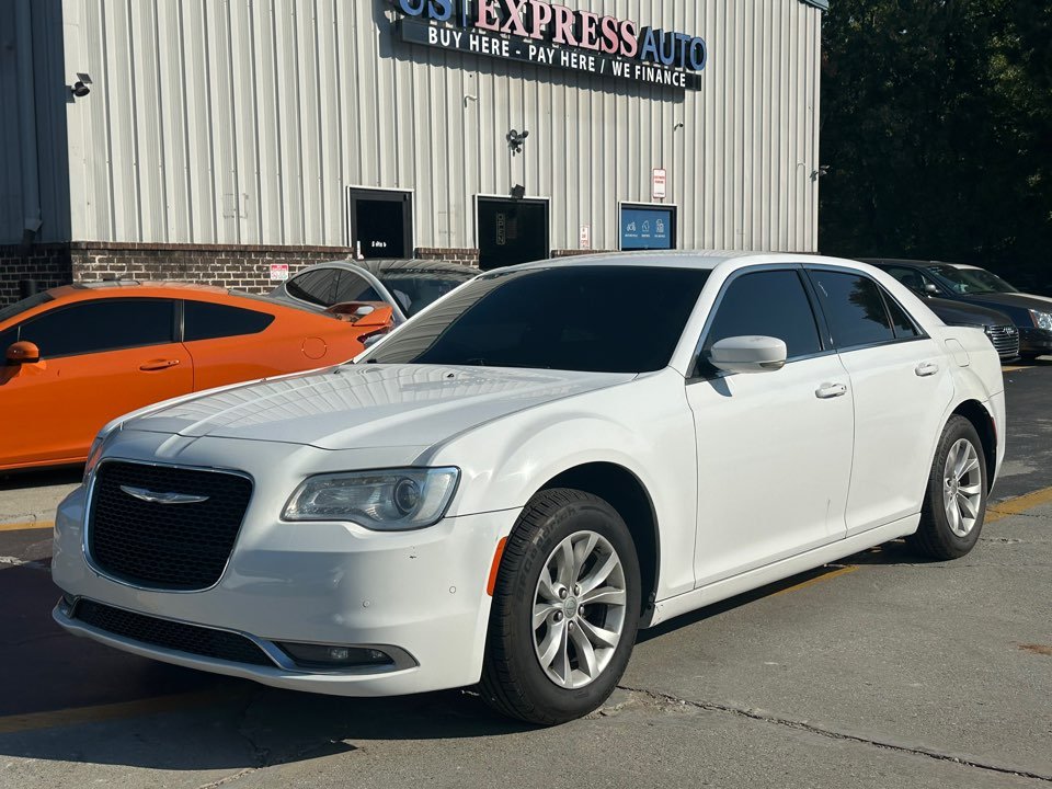 2015 Chrysler 300 - $8,228