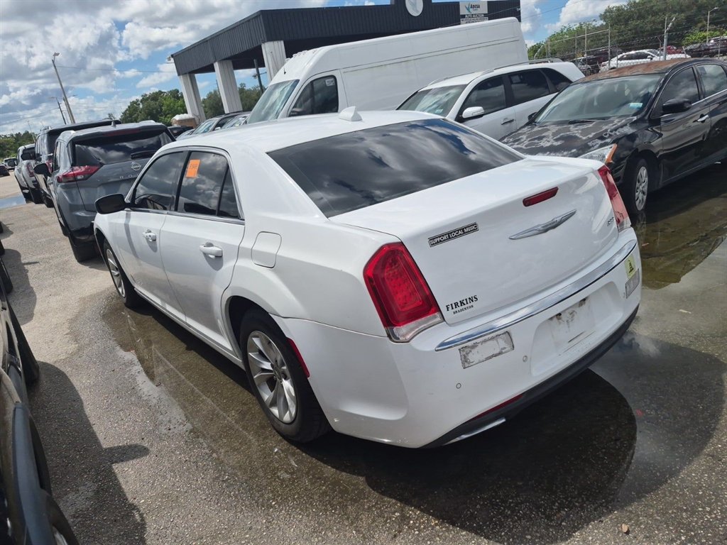 2015 Chrysler 300 - $8,228
