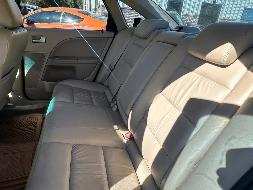 2005 Ford Five Hundred - $4,995