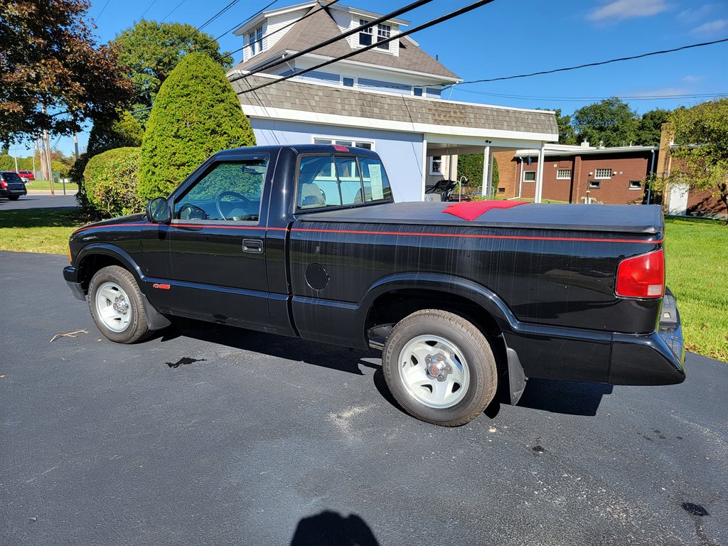 1994 CHEVROLET S-10 Pickup Pickup - $12,900